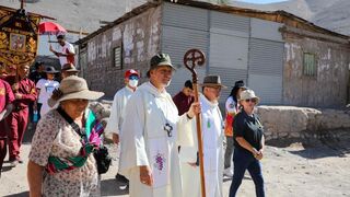 Mons Isauro Covili camina con su pueblo en una diócesis marcada por el desierto