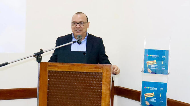 Carlos Irías Amaya, rector UNIAV
