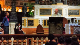 Cardenal Zuppi. Vigilia por la paz en Padua