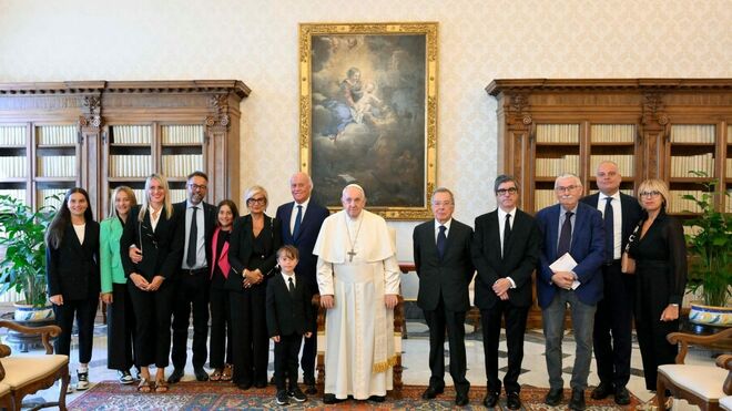 Papa y periodistas