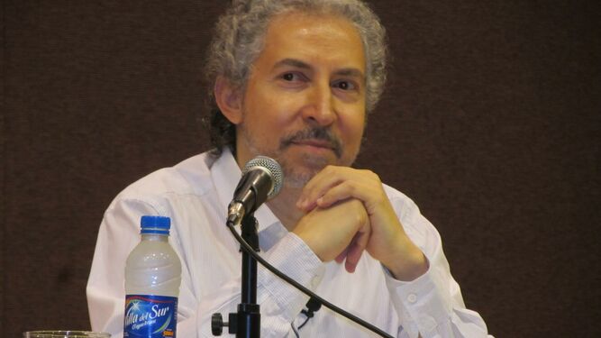 El profesor Ariel Álvarez Valdés