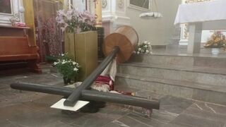 Hombre en México destrozó figuras religiosas con un siglo de antigüedad y fue detenido