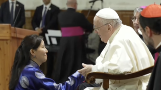 Francisco bendijo a una agente de pastoral