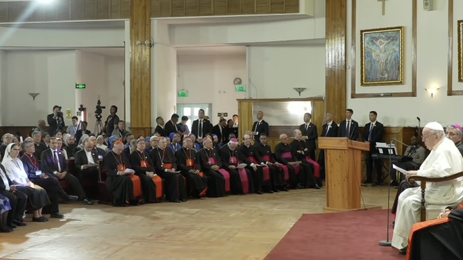 El Papa, con los católicos de Mongolia