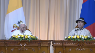 Francisco, con el presidente de Mongolia