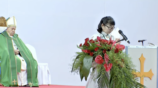 Francisco escucha la lectura del salmo