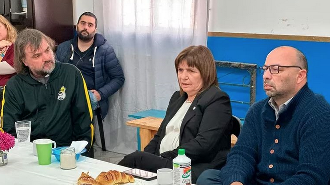 La candidata argentina Bullrich se reúne con los curas villeros