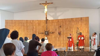 Eucaristía de monselñor Cobo en el Cottolengo del Padre Alegre