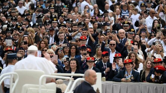 Francisco, con los carabinieri
