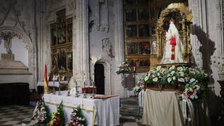 La Virgen, con el fajín de Blas Piñar