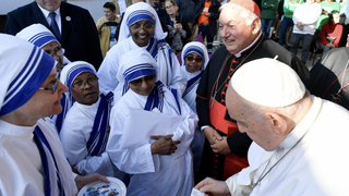 El papa visitó una casa de las Misioneras de la Caridad