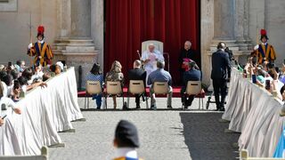 Francisco recibe a los Miembros de la Asociación "Fazenda da Esperança"