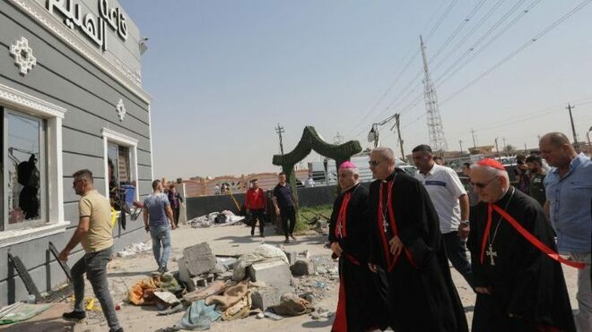 El cardenal Sako visita el edificio donde ocurrió la tragedia