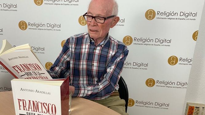 Aradillas, con su nuevo libro