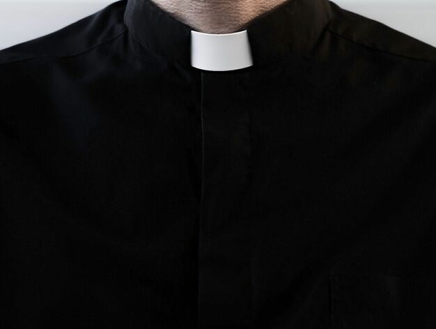 Un sacerdote polaco que contrató a un prostituto para una fiesta se