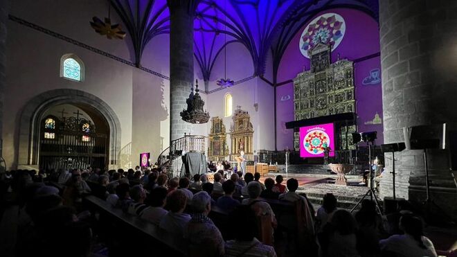 El obispo de Bilbao, durante el comienzo de curso