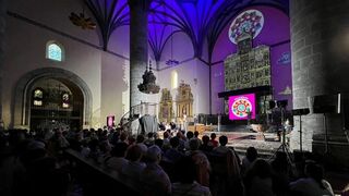 El obispo de Bilbao, durante el comienzo de curso