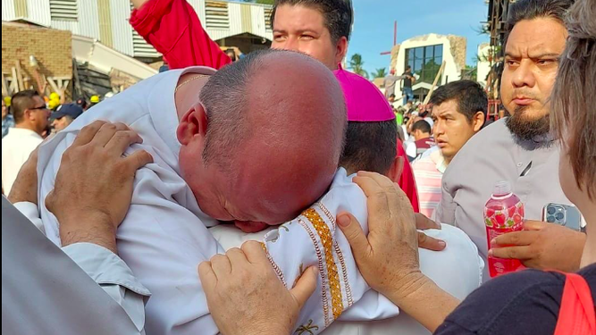 Sacerdote_derrumbe_Ciudad_Madero_Tamaulipas