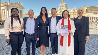 Sor Lucía y Pasión Vega, en el Vaticano