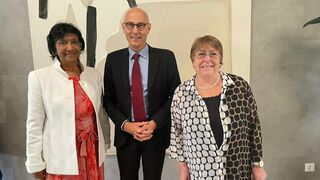 El alto comisionado de la ONU, con sus dos antecesoras