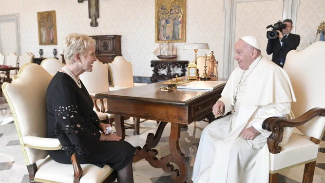 Cindy McCain y Francisco