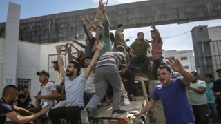 Los milicianos de Hamas se apoderaron de vehículos militares israelíes