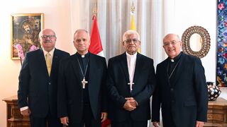 Obispos del Perú con el embajador ante la Santa Sede