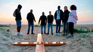 La CEE, con los migrantes