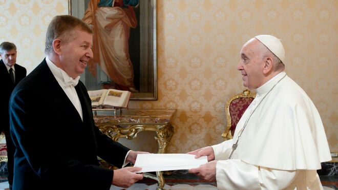El embajador israelí, Raphael Schutz, con el Papa Francisco