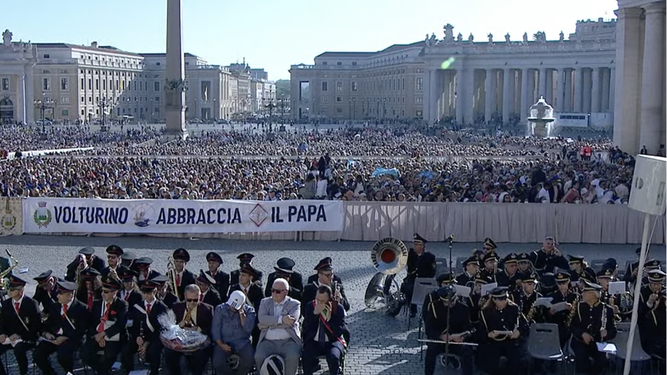 Fieles en la plaza de san Pedro para la audiencia general del Papa