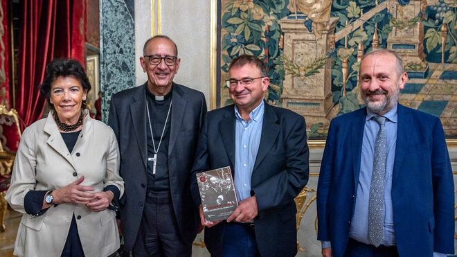 Isabel Celáa, Juan José Omella Carlos García de Andoin y Stefano Cecanti
