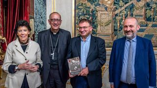 Isabel Celáa, Juan José Omella Carlos García de Andoin y Stefano Cecanti