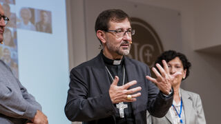 José Cobo con los catequistas