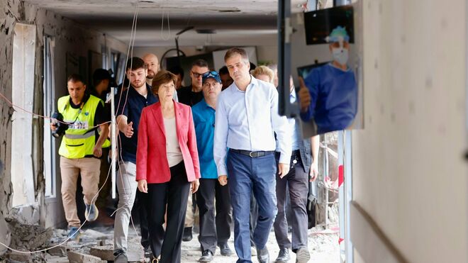 Eli Cohen visita, junto a la responsable de asuntos exteriores de Francia, los lugares de los atentados