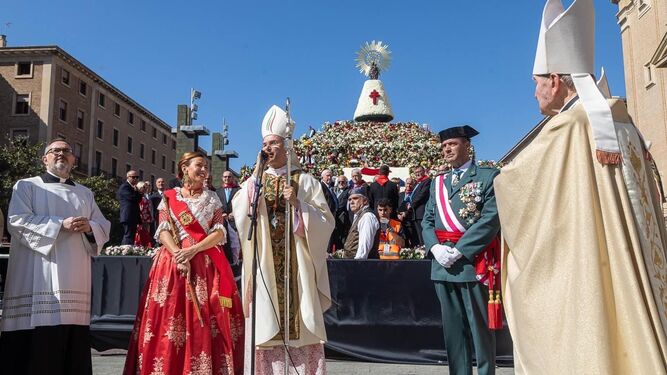 El cardenal Aguiar, tras la ofrenda a la Pilarica
