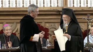 El patriarca Bartolomé recibió el Doctorado Honoris Causa por la UPSA