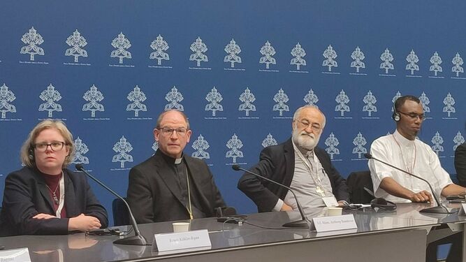 El cardenal Cristóbal López Romero en la rueda de prensa de hoy