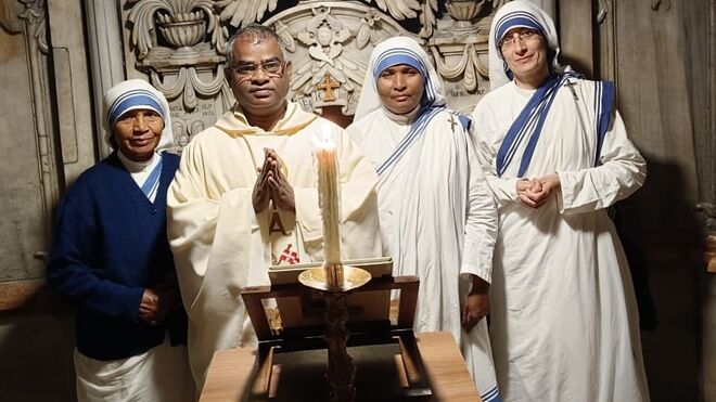 Monjas de la madre Teresa en Gaza junto al padre Francis Xavier