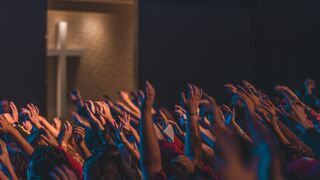 Fieles durante una ceremonia religiosa