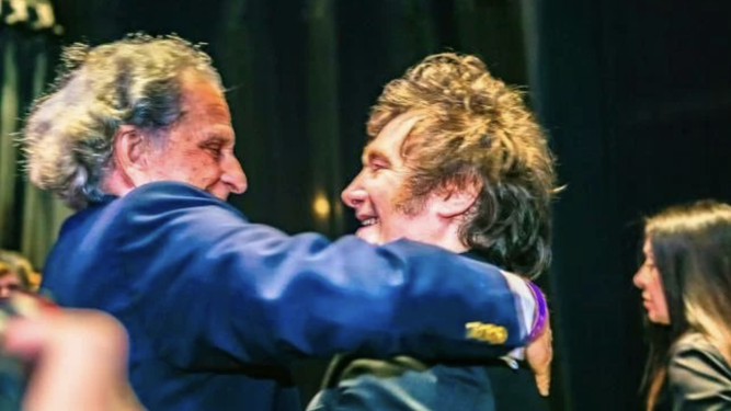 Milei abraza a Benegas tras el mitin