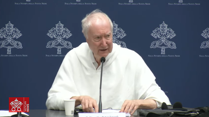 Padre Radcliffe en la Sala de Prensa
