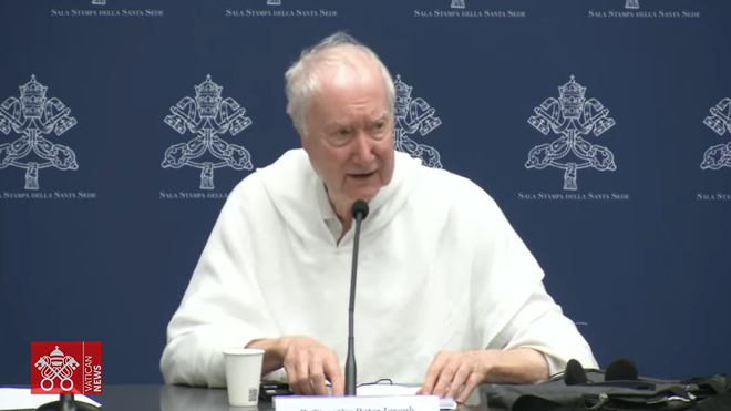 Padre Radcliffe en la Sala de Prensa