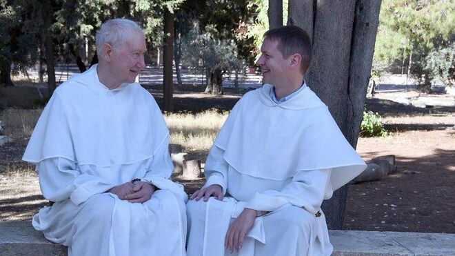 Los padres dominicos Timothy Radcliffe y Łukasz Popko