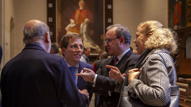 El alcalde Martínez-Almeida y el rector Enrique Sanz
