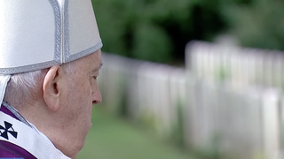Papa, en el cementerio romano