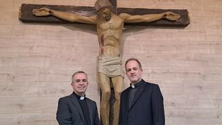 El P. Ignacio Rojas, OSST, (izquierda) junto al P. Gonzalo Villagrán SJ.