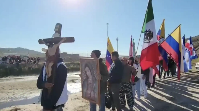 Un momento de la Misa en Río Bravo por los migrantes difuntos