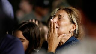 Ceremonia de encendido de velas en el Muro de las Lamentaciones, en la Ciudad Vieja de Jerusalén