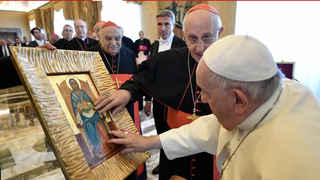 El papa y el cardenal Filoni