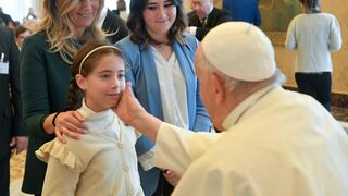 El Papa, a los padres europeos: "Educar a un hijo es una verdadera obra social"
